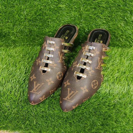 Brown Pump With Golden Strip Flower.