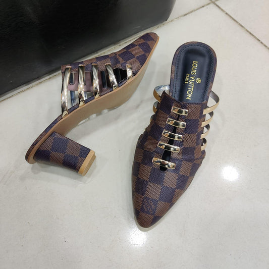Brown Pump With Golden Strip Box.