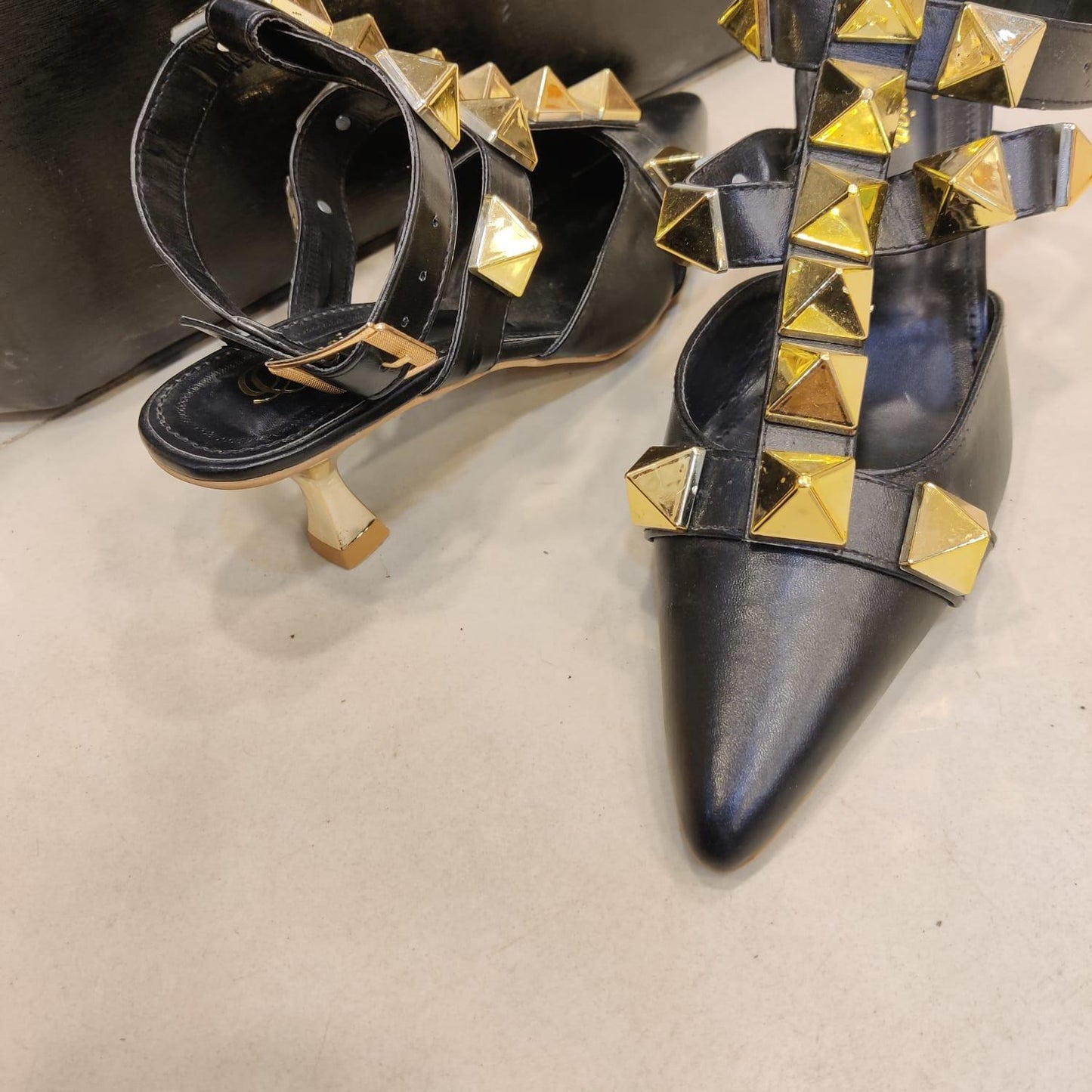 VALENTINO ROMAN STUD  ANKLE STRAP HELL